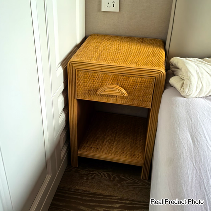 Traditioneller rustikaler Nachttisch aus Kiefernholz, Sperrholz und Rattangeflecht, rechteckig, leicht, mit 1 Schublade, für das Schlafzimmer 