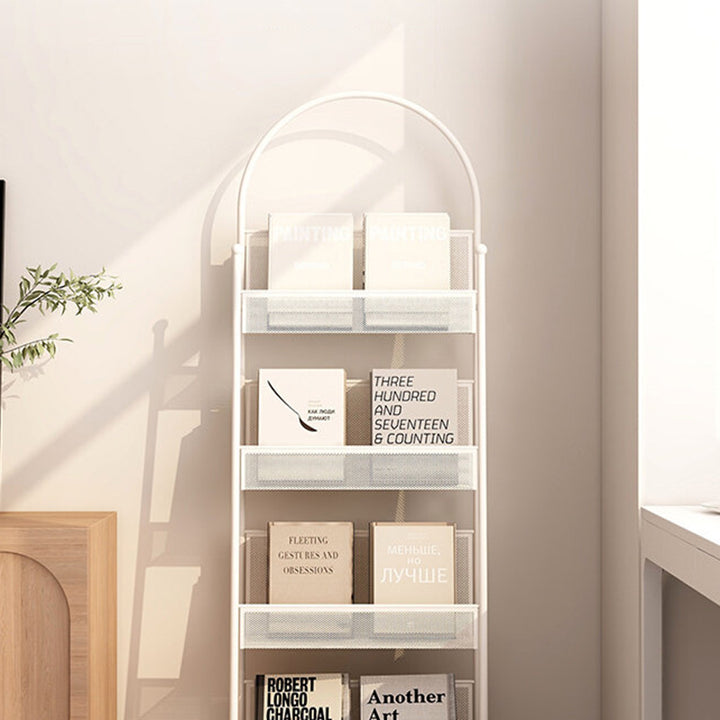 Zeitgenössisches industrielles Kohlenstoffstahl hohles gewölbtes freistehendes Bücherregal mit 4 Ebenen für das Studium 