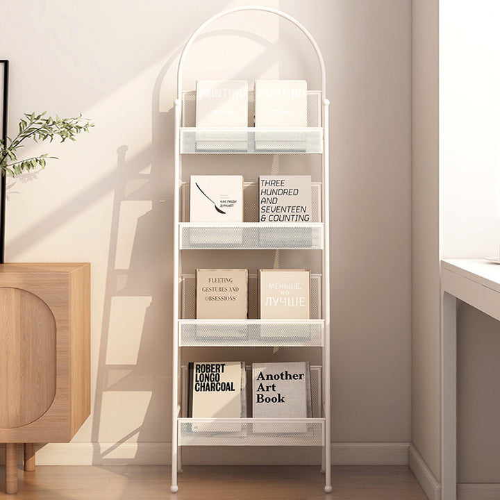 Zeitgenössisches industrielles Kohlenstoffstahl hohles gewölbtes freistehendes Bücherregal mit 4 Ebenen für das Studium 