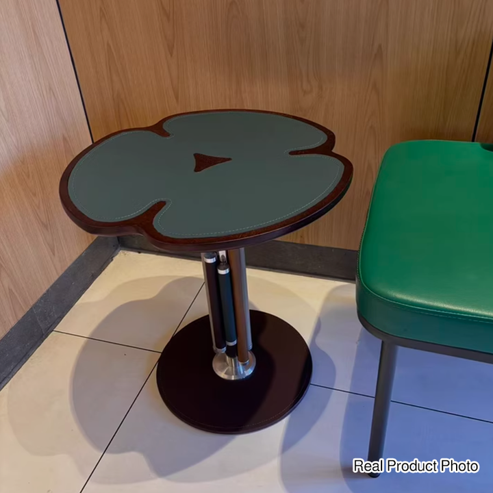 Traditioneller französischer Faux-Sattel-Leder-Edelstahl-Panel-Blütenblatt-gebogener Beistelltisch mit 1 Etage für das Wohnzimmer 