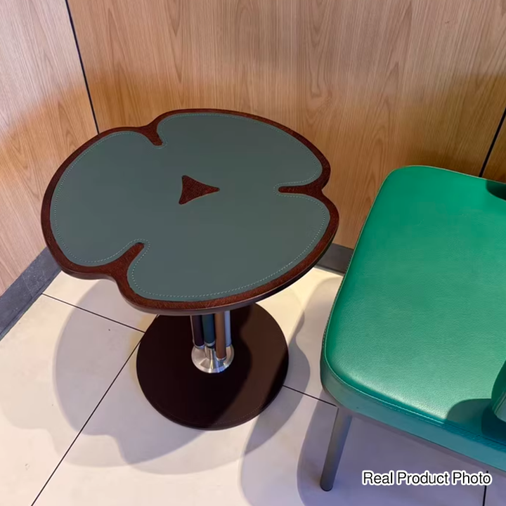 Traditioneller französischer Faux-Sattel-Leder-Edelstahl-Panel-Blütenblatt-gebogener Beistelltisch mit 1 Etage für das Wohnzimmer 