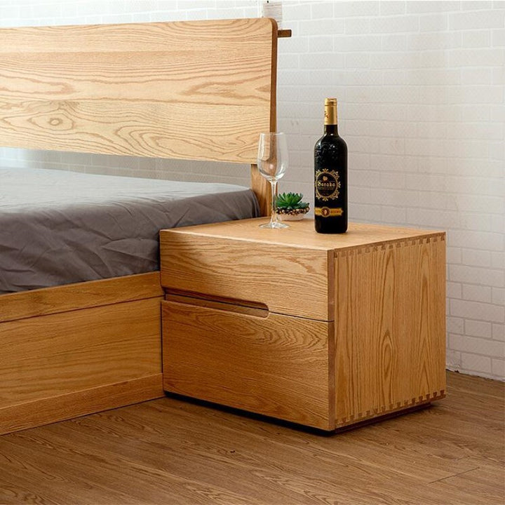 Moderner minimalistischer Nachttisch aus Kirsch- und Schwarznuss mit abgerundeten Ecken und 2 Schubladen für das Schlafzimmer 