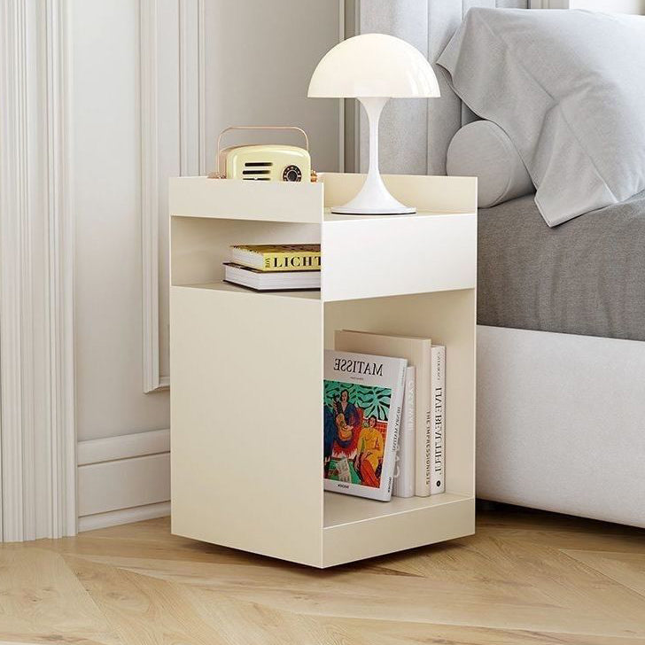 Zeitgenössischer skandinavischer Holz-Metall-unregelmäßiger Rechteck-Beistelltisch, 3-stufig, für Schlafzimmer &amp; Wohnzimmer 
