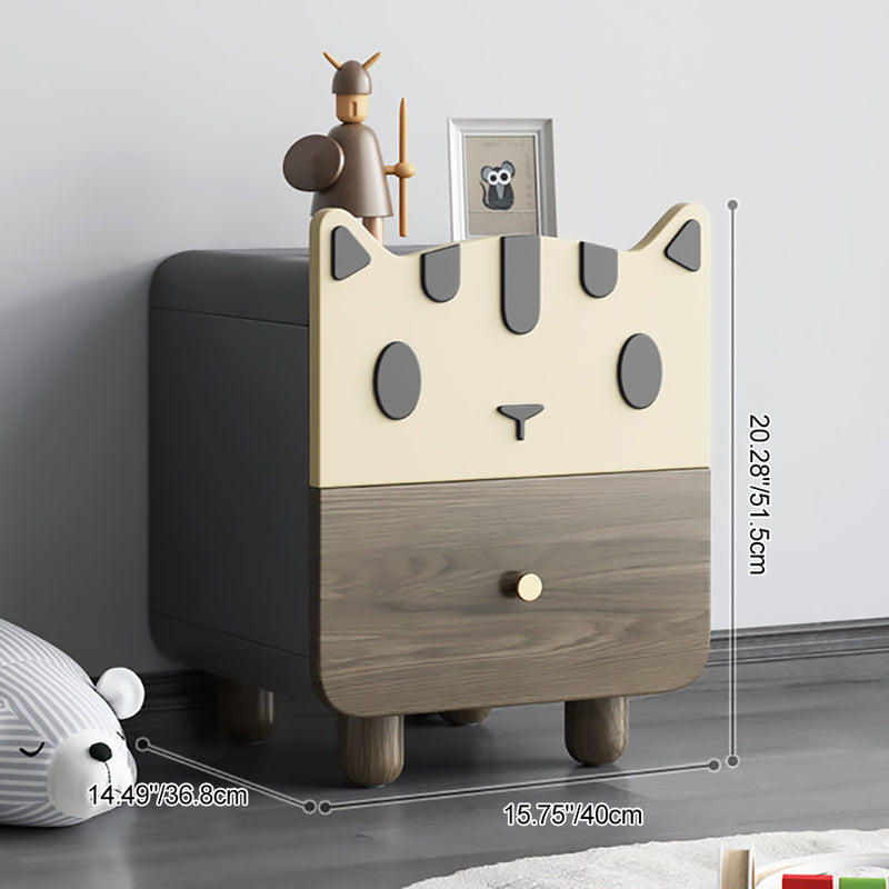 Moderner Art Deco Holzpaneel Nachttisch aus Massivholz mit Metall in Katzenform und 2 Schubladen für das Schlafzimmer 