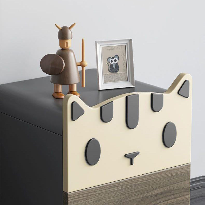 Moderner Art Deco Holzpaneel Nachttisch aus Massivholz mit Metall in Katzenform und 2 Schubladen für das Schlafzimmer 