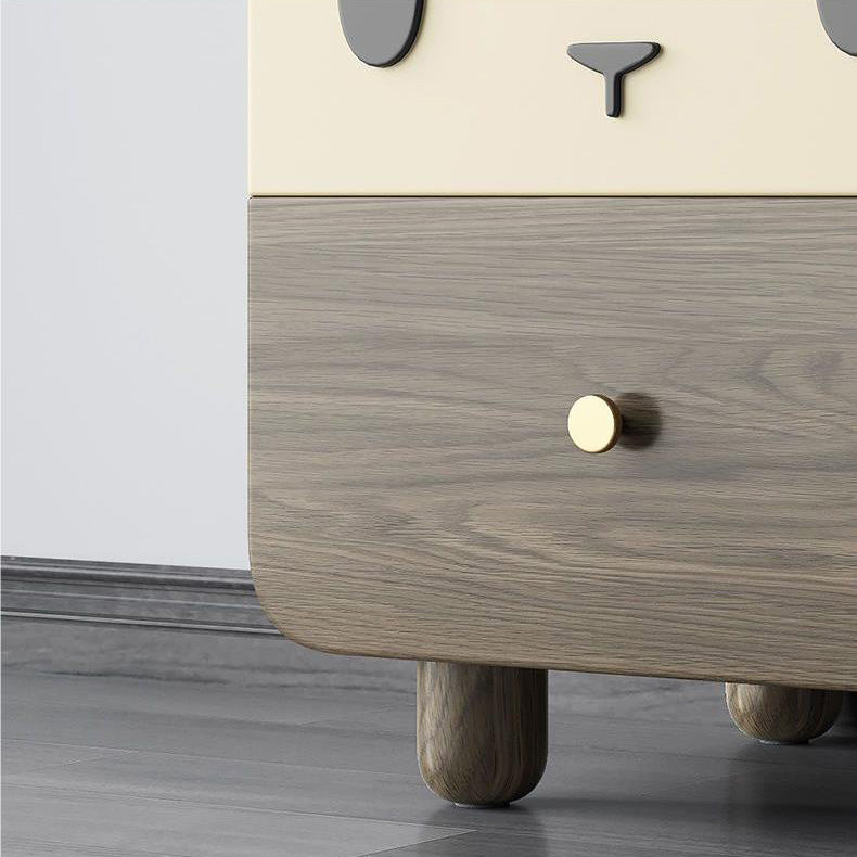 Moderner Art Deco Holzpaneel Nachttisch aus Massivholz mit Metall in Katzenform und 2 Schubladen für das Schlafzimmer 