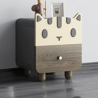 Moderner Art Deco Holzpaneel Nachttisch aus Massivholz mit Metall in Katzenform und 2 Schubladen für das Schlafzimmer 