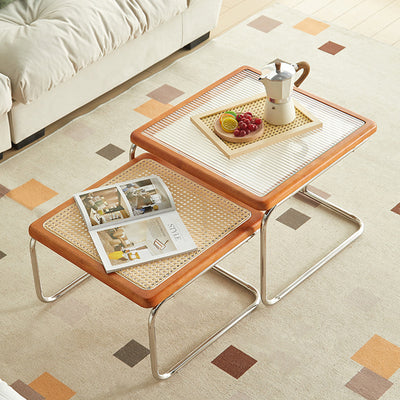 Zeitgenössischer kreativer Tisch mit gehärtetem Glas, Rattan, Stahlrohr und Holzplanken, gebogenes Endtisch 1-Ebene für Wohnzimmer 