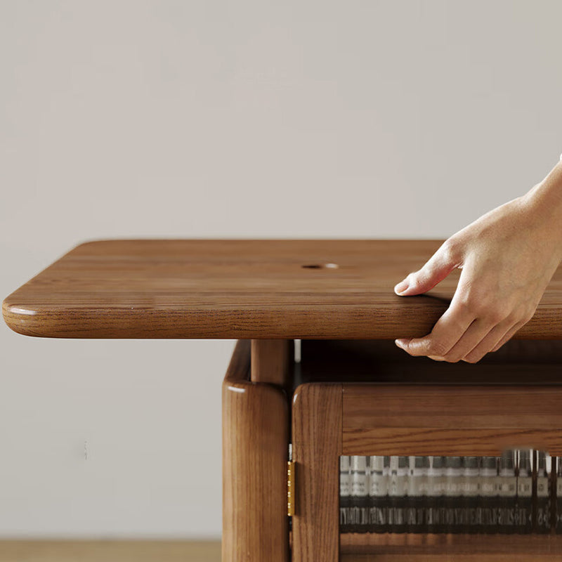 Zeitgenössischer skandinavischer Beistelltisch aus massivem Holz und Glas mit 1 Ablage für das Wohnzimmer 