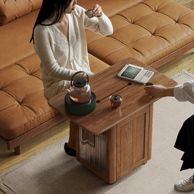 Zeitgenössischer skandinavischer Beistelltisch aus massivem Holz und Glas mit 1 Ablage für das Wohnzimmer 