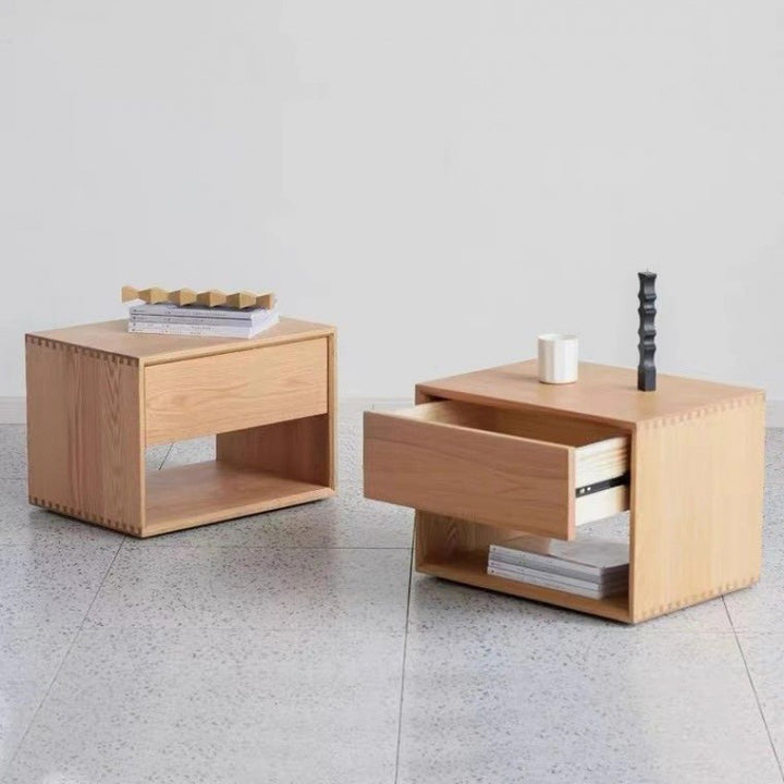 Traditioneller japanischer Nachttisch aus Kiefernholz in abgerundet-quadratischer Form mit 1 Schublade für das Schlafzimmer 