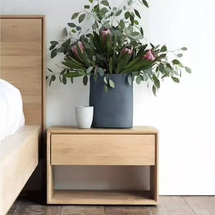 Traditioneller japanischer Nachttisch aus Kiefernholz in abgerundet-quadratischer Form mit 1 Schublade für das Schlafzimmer 