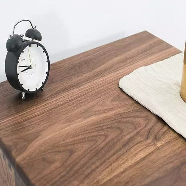 Traditioneller japanischer Nachttisch aus Kiefernholz in abgerundet-quadratischer Form mit 1 Schublade für das Schlafzimmer 