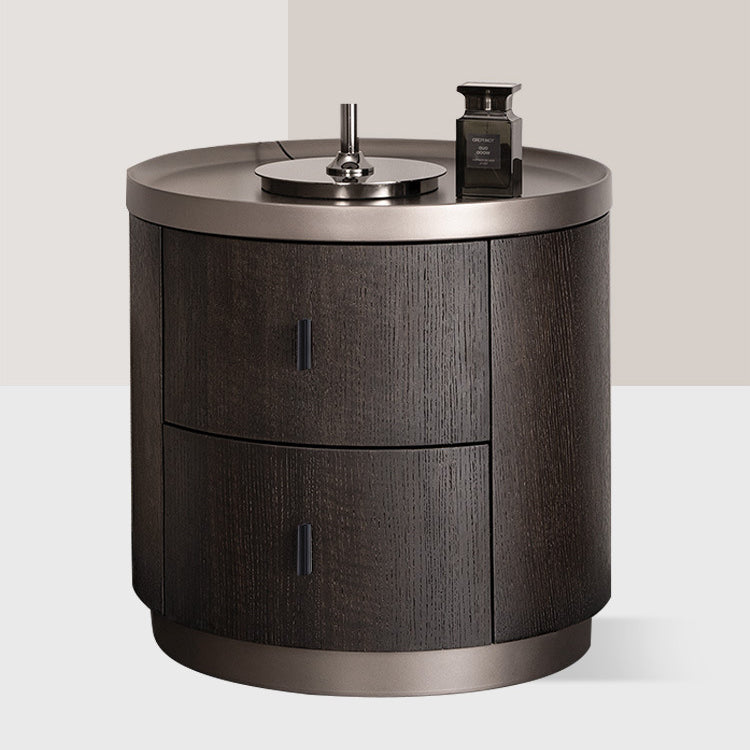 Moderner minimalistischer runder zylindrischer Nachttisch aus metallisch lackiertem MDF, Metall und Sperrholz mit Räuchereichenfurnier, mit 2 Schubladen, fürs Schlafzimmer 