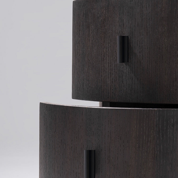 Moderner minimalistischer runder zylindrischer Nachttisch aus metallisch lackiertem MDF, Metall und Sperrholz mit Räuchereichenfurnier, mit 2 Schubladen, fürs Schlafzimmer 