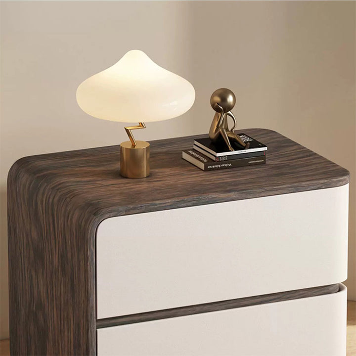 Zeitgenössischer kreativer Nachttisch aus Massivholz mit Kunstleder, geschwungenem, quadratischem Design, 2 Schubladen für das Schlafzimmer 