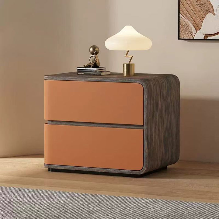 Zeitgenössischer kreativer Nachttisch aus Massivholz mit Kunstleder, geschwungenem, quadratischem Design, 2 Schubladen für das Schlafzimmer 