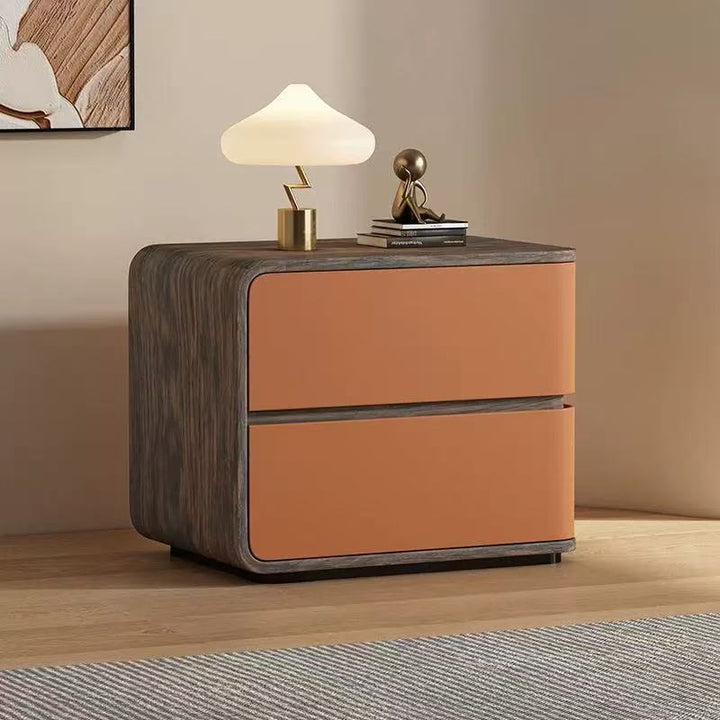Zeitgenössischer kreativer Nachttisch aus Massivholz mit Kunstleder, geschwungenem, quadratischem Design, 2 Schubladen für das Schlafzimmer 