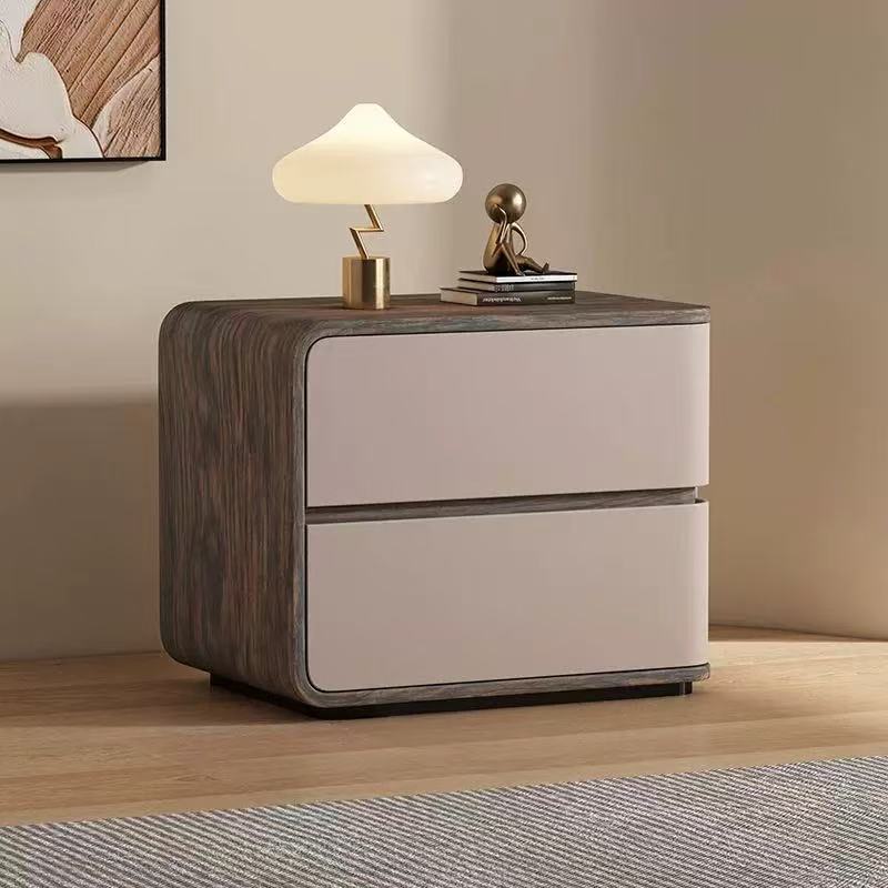 Zeitgenössischer kreativer Nachttisch aus Massivholz mit Kunstleder, geschwungenem, quadratischem Design, 2 Schubladen für das Schlafzimmer 