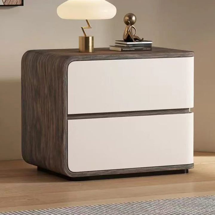 Zeitgenössischer kreativer Nachttisch aus Massivholz mit Kunstleder, geschwungenem, quadratischem Design, 2 Schubladen für das Schlafzimmer 