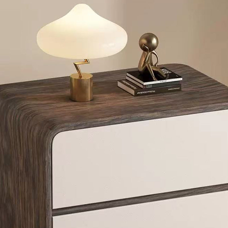 Zeitgenössischer kreativer Nachttisch aus Massivholz mit Kunstleder, geschwungenem, quadratischem Design, 2 Schubladen für das Schlafzimmer 