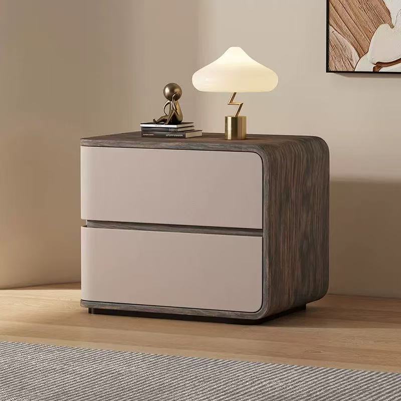 Zeitgenössischer kreativer Nachttisch aus Massivholz mit Kunstleder, geschwungenem, quadratischem Design, 2 Schubladen für das Schlafzimmer 