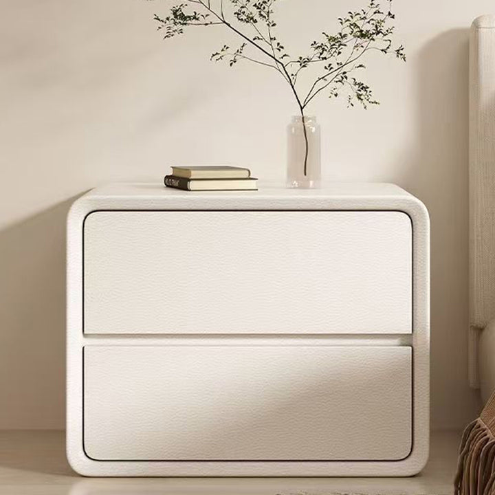 Moderner minimalistischer Nachttisch aus Kunstleder, Sperrholz und Massivholz in abgerundet rechteckiger Form mit 2 Schubladen für das Schlafzimmer 