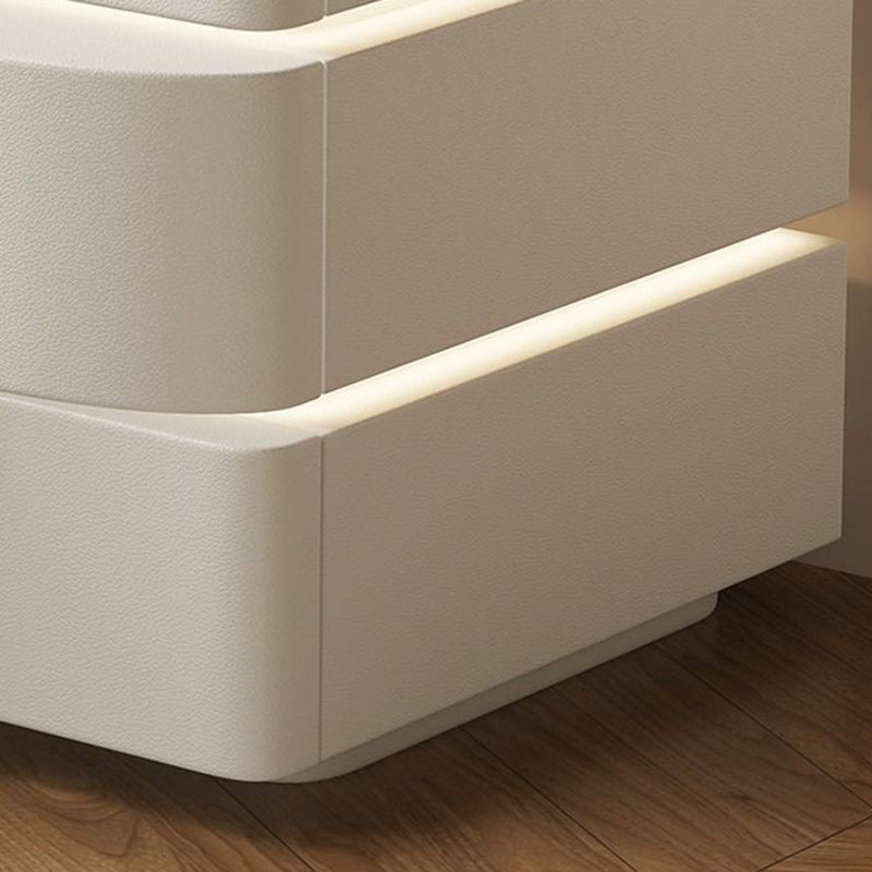 Table de nuit rectangulaire incurvée en bois massif créatif contemporain avec faux cuir à 2 tiroirs pour chambre 