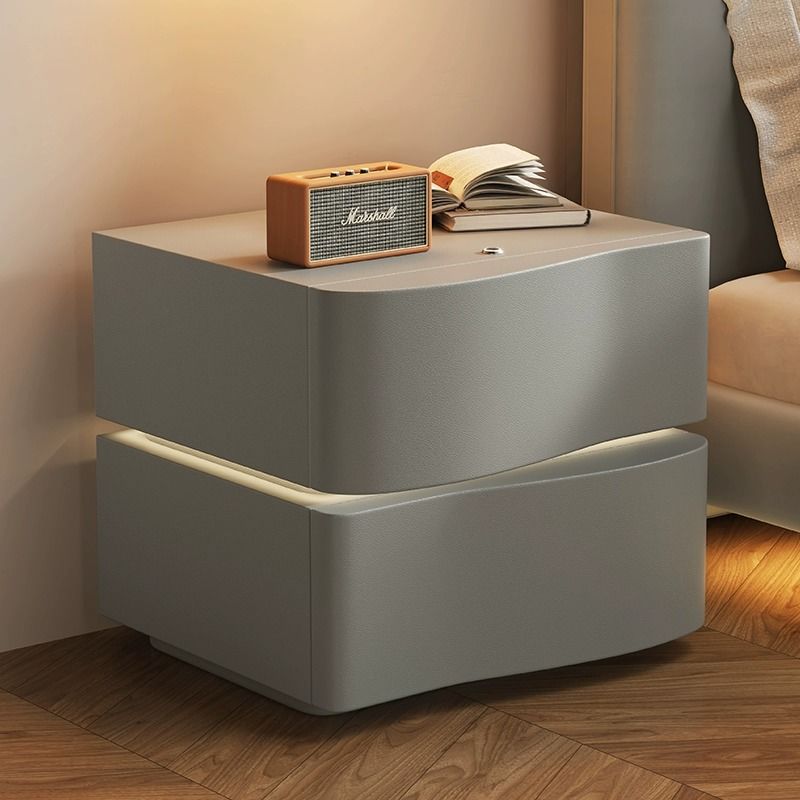 Table de nuit rectangulaire incurvée en bois massif créatif contemporain avec faux cuir à 2 tiroirs pour chambre 