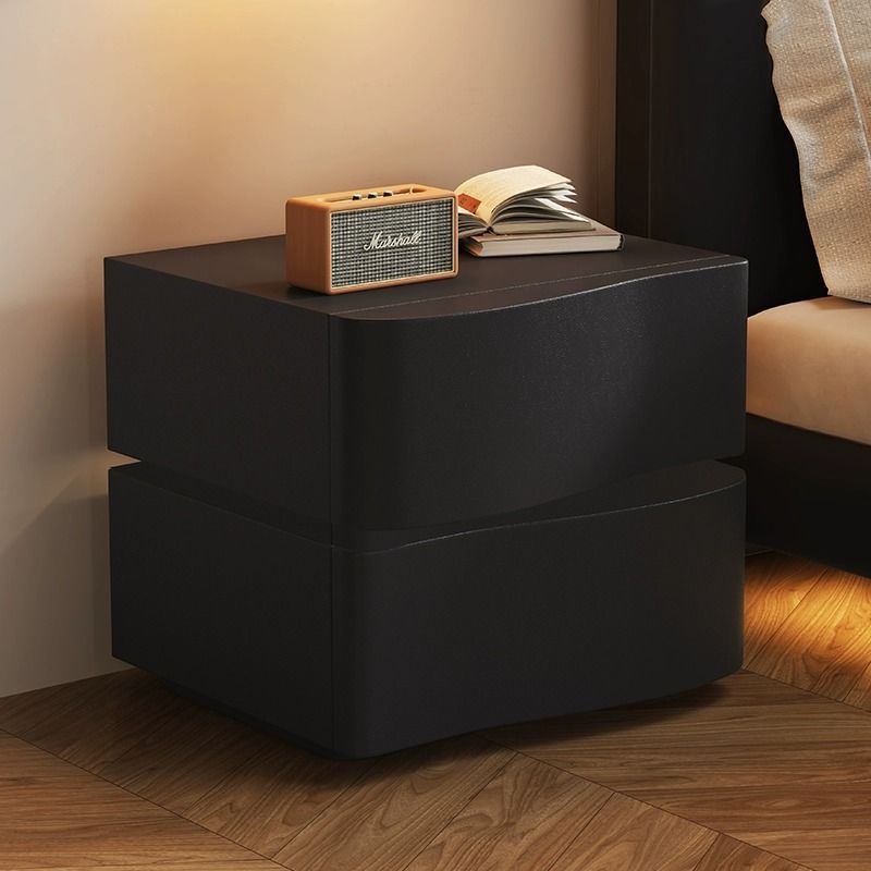 Table de nuit rectangulaire incurvée en bois massif créatif contemporain avec faux cuir à 2 tiroirs pour chambre 