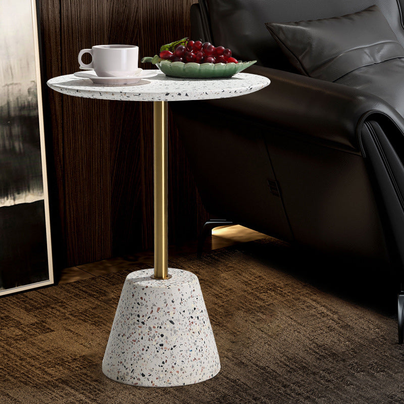 Zeitgenössischer kreativer Terrazzo-Metall-Rundtisch 1-stufig für das Wohnzimmer 