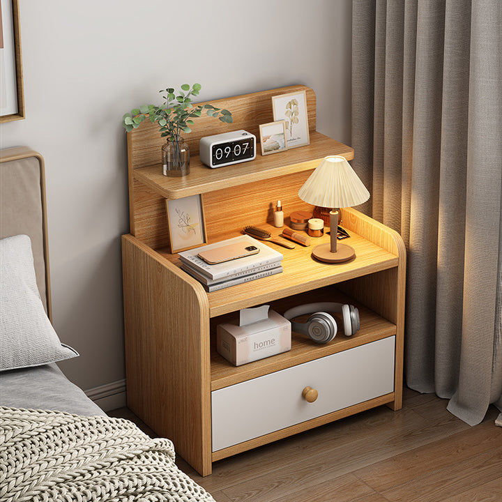 Moderner minimalistischer Nachttisch aus mitteldichter Faserplatte und massivem Holz in abgerundeter Rechteckform mit 1/2 Schubladen für das Schlafzimmer 