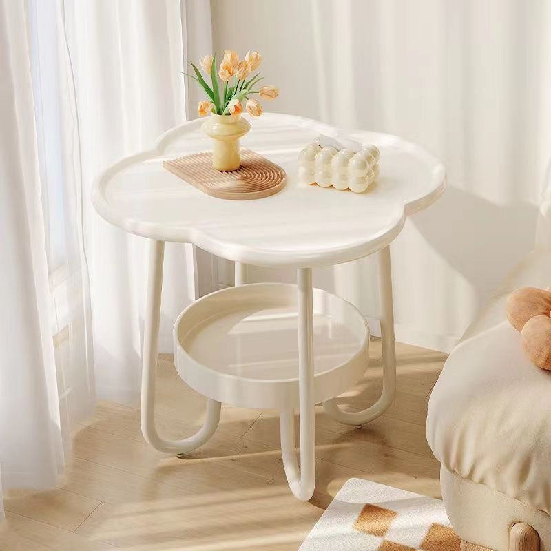 Zeitgenössischer kreativer PP Kohlenstoffstahl Blumenförmiger gebogener Endtisch 2-stufig für Wohnzimmer 