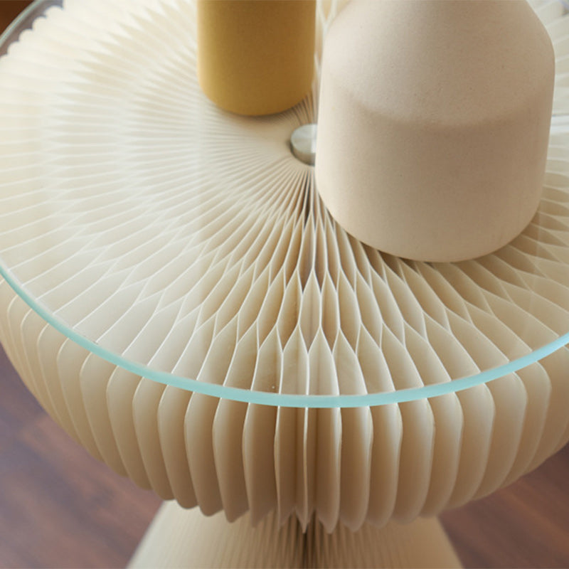 Zeitgenössischer kreativer Tisch aus gehärtetem Glas mit Papiertütenform, runder Endtisch, 1-stufig für das Wohnzimmer 