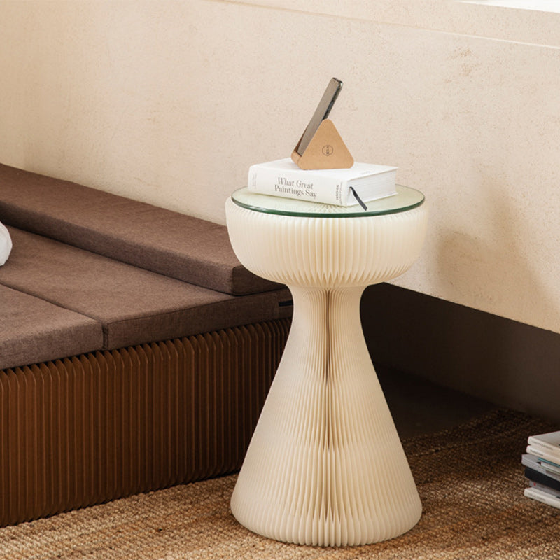 Zeitgenössischer kreativer Tisch aus gehärtetem Glas mit Papiertütenform, runder Endtisch, 1-stufig für das Wohnzimmer 
