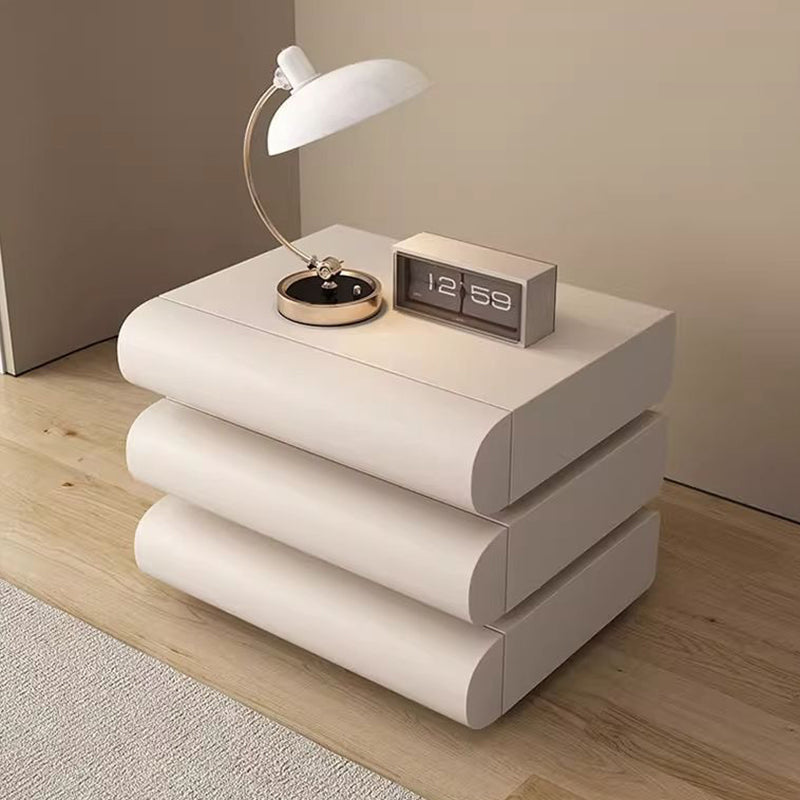 Table de chevet contemporaine créative en faux cuir, bois massif et métal, semi-ronde carrée avec 3 tiroirs pour chambre 