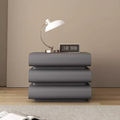 Table de chevet contemporaine créative en faux cuir, bois massif et métal, semi-ronde carrée avec 3 tiroirs pour chambre 