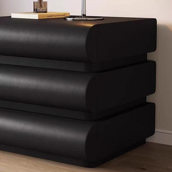 Moderne Luxus Nachttisch aus Kunstleder, massivem Holz und Metall mit geschwungenem Design und 3 Schubladen für das Schlafzimmer 