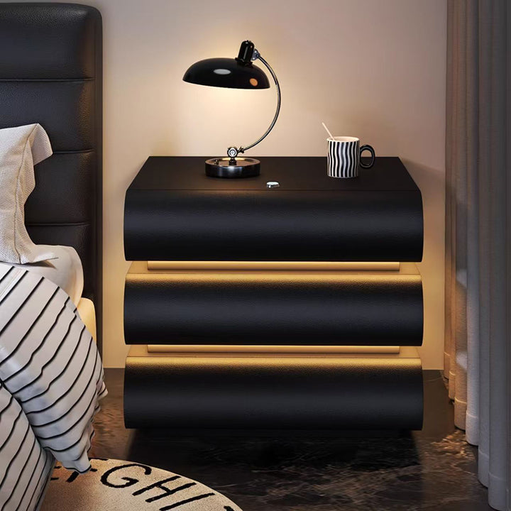 Moderne Luxus Nachttisch aus Kunstleder, massivem Holz und Metall mit geschwungenem Design und 3 Schubladen für das Schlafzimmer 