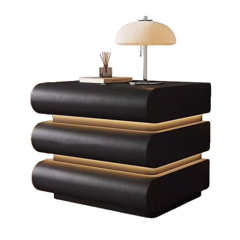 Table de nuit moderne en faux cuir de luxe avec courbes en bois massif et métal avec 3 tiroirs pour chambre 