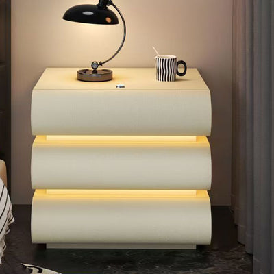 Table de nuit moderne en faux cuir de luxe avec courbes en bois massif et métal avec 3 tiroirs pour chambre 