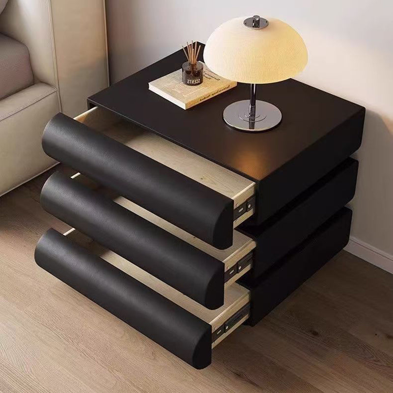 Table de nuit moderne en faux cuir de luxe avec courbes en bois massif et métal avec 3 tiroirs pour chambre 