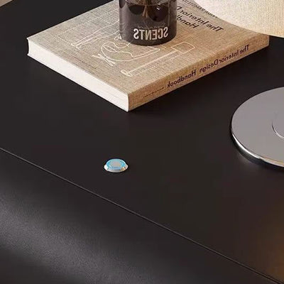 Table de nuit moderne en faux cuir de luxe avec courbes en bois massif et métal avec 3 tiroirs pour chambre 
