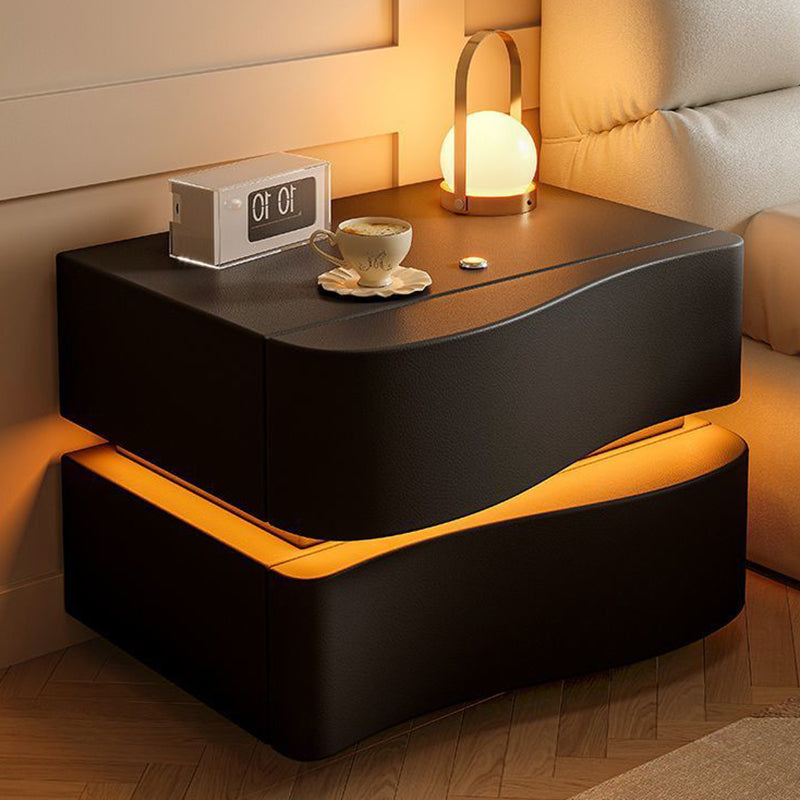Table de chevet contemporaine en cuir de Napa créatif avec bois massif, métal, carré incurvé avec 2 tiroirs pour chambre 