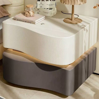 Table de chevet contemporaine en cuir de Napa créatif avec bois massif, métal, carré incurvé avec 2 tiroirs pour chambre 