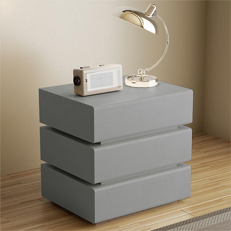 Table de chevet rectangulaire en bois massif scandinave contemporain avec cuir microfibre et métal, avec 2/3 tiroirs pour chambre 