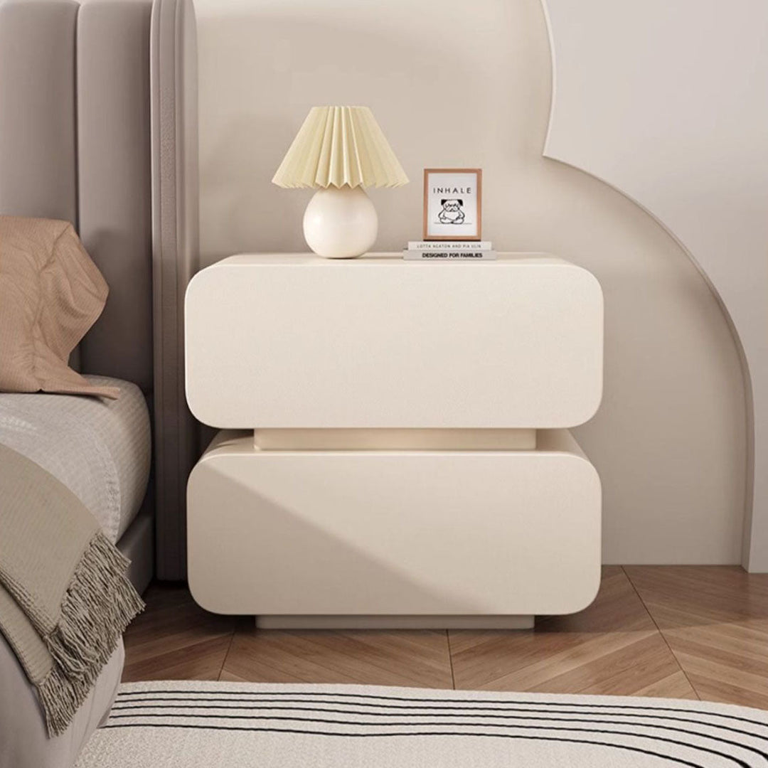 Moderner minimalistischer Nachttisch aus Kunstleder und massivem Holz mit abgerundeten Ecken und 2 Schubladen für das Schlafzimmer 