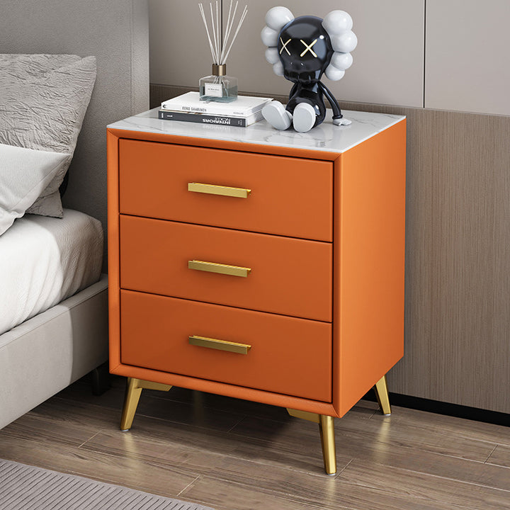 Moderner Luxus Mikrofaserleder Massivholz Gesinterter Stein Kohlenstoffstahl Rechteckiger Nachttisch mit 3 Schubladen für das Schlafzimmer 