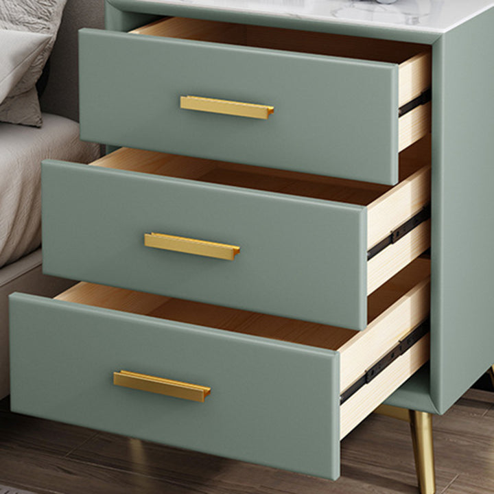 Moderner Luxus Mikrofaserleder Massivholz Gesinterter Stein Kohlenstoffstahl Rechteckiger Nachttisch mit 3 Schubladen für das Schlafzimmer 