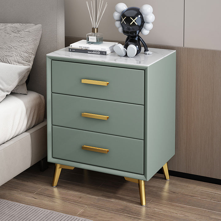 Moderner Luxus Mikrofaserleder Massivholz Gesinterter Stein Kohlenstoffstahl Rechteckiger Nachttisch mit 3 Schubladen für das Schlafzimmer 
